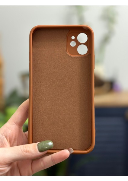 Iphone 11 Uyumlu ( 12 Görünümlü Köşeli ) Içi Kadife Lansman Kılıf