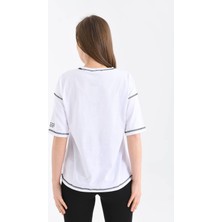 Kadın Beyaz Karyoka Dikişli Geniş Kalıp Tek Kolu Baskılı Örme T-Shirt