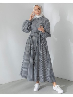 Moda Periy Siyah Beyaz Pötikare Pamuk Tesettür Elbise – Boydan Düğmeli, Kuşaklı, Yazlık ve Günlük Rahat Tasarım