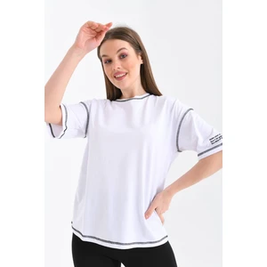 Kadın Beyaz Karyoka Dikişli Geniş Kalıp Tek Kolu Baskılı Örme T-Shirt