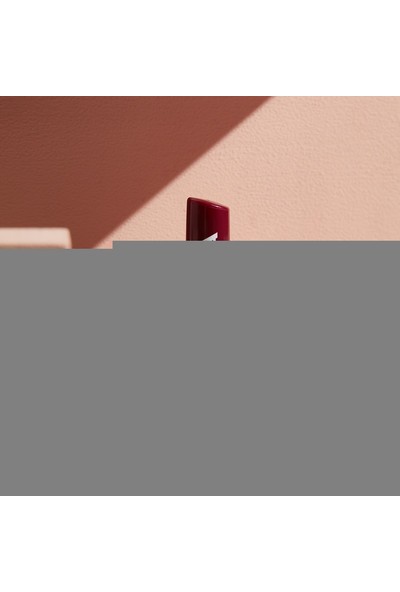 NIVEA Böğürtlen Dudak Bakım Kremi,(4,8gr),24 Saat Nem, Hafif Bordo Işıltı, Doğal Yağlar ile Gün Boyu Dudak Bakımı, Böğürtlen Kokusu