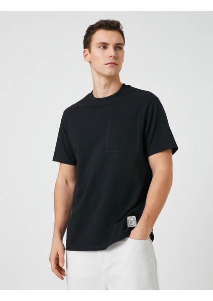Bisiklet Yaka Tişört Cep Detaylı Etiket Baskılı Kısa Kollu