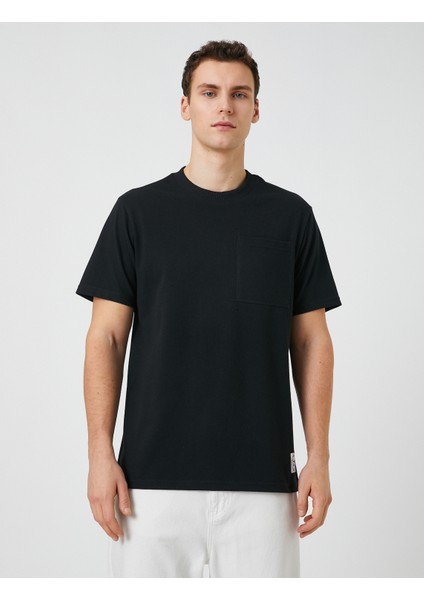 Bisiklet Yaka Tişört Cep Detaylı Etiket Baskılı Kısa Kollu modelleri