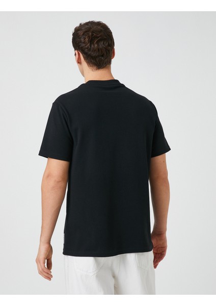 Bisiklet Yaka Tişört Cep Detaylı Etiket Baskılı Kısa Kollu fırsatları