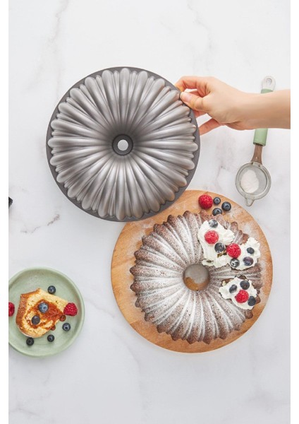 Cake Pro Dilimli Antrasit Döküm Kek Kalıbı