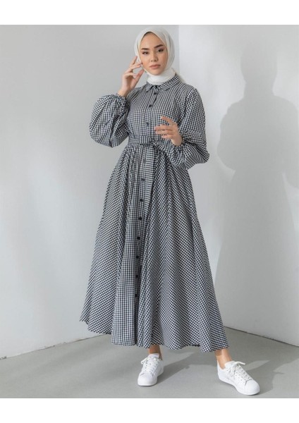 Tam Boy Düğmeli Pötikare Desenli Tesettür Elbise – Şık ve Rahat Günlük ve Özel Gün Kombinleri