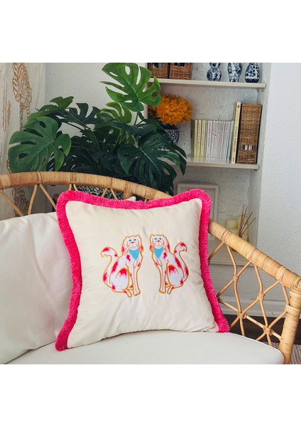 Pembe Köpek Desenli Bej Kadife Kırlent Kılıfı ( 45 cm x 45 cm ) fırsatları