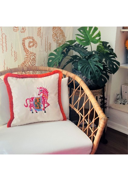 Pembe Zebra Desenli Bej Kadife Kırlent Kılıfı ( 45 cm x 45 cm ) fırsatları