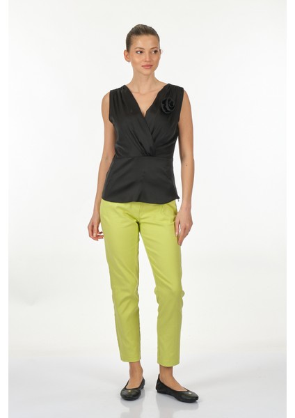 V Yaka Kolsuz Minimalist Kadın Bluz - Saten Kumaş - Crop