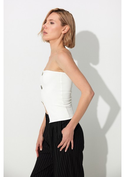 Beyaz Göbek Üçgen Detaylı Triko Büstiyer SWA4656BE fırsatları