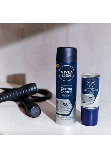 NiveabMen Erkek Roll-on Deodorant Derma Control Clinical 50ml, 96 Saat Üstün Koruma, C Vitamini