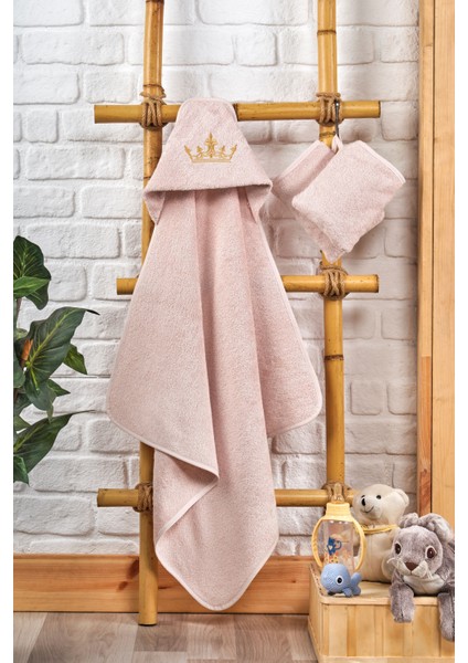 Bambu Taç Nakışlı Özel Kutusunda Bebek Havlu Kundak Ve Kese Seti modelleri