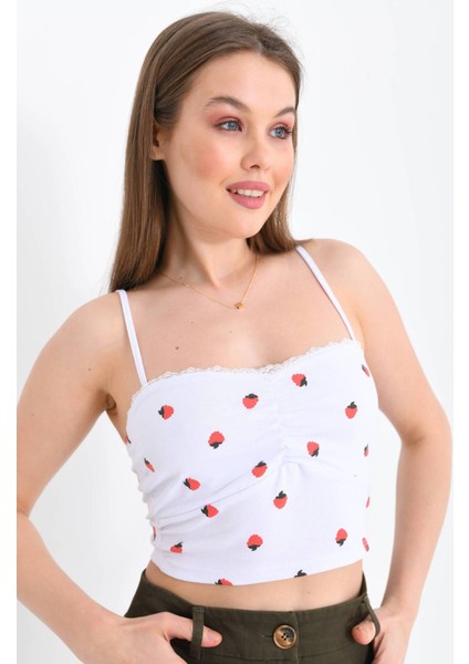 Kadın Beyaz Tül Detay Çilek Baskılı Askılı Crop Bluz
