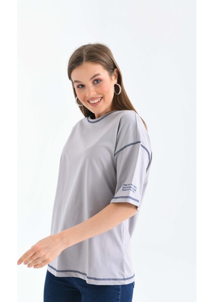 Kadın Füme Karyoka Dikişli Geniş Kalıp Tek Kolu Baskılı Örme T-Shirt fırsatları