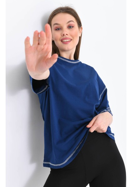 Kadın Lacivert Karyoka Dikişli Geniş Kalıp Tek Kolu Baskılı Örme T-Shirt