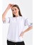 Kadın Beyaz Karyoka Dikişli Geniş Kalıp Tek Kolu Baskılı Örme T-Shirt 1