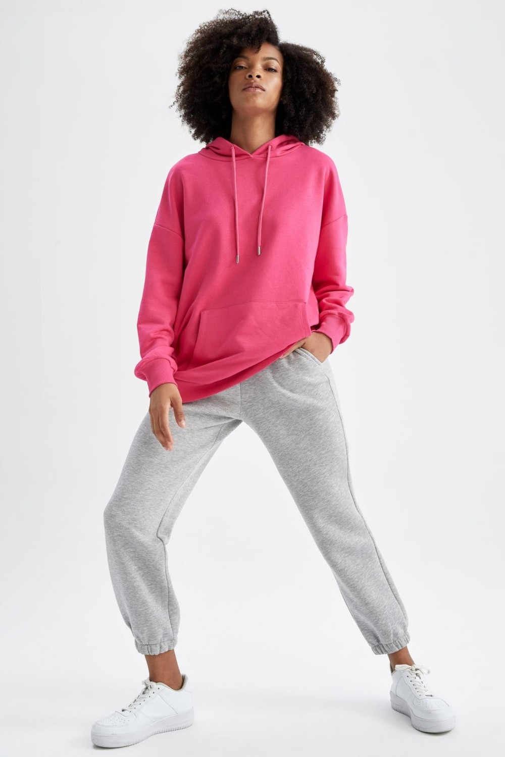 DeFacto Kadın Standart Fit Jogger Eşofman Altı S7370AZ22WN Pamuklu Kalın Kumaş ile Rahatlık görsel 2