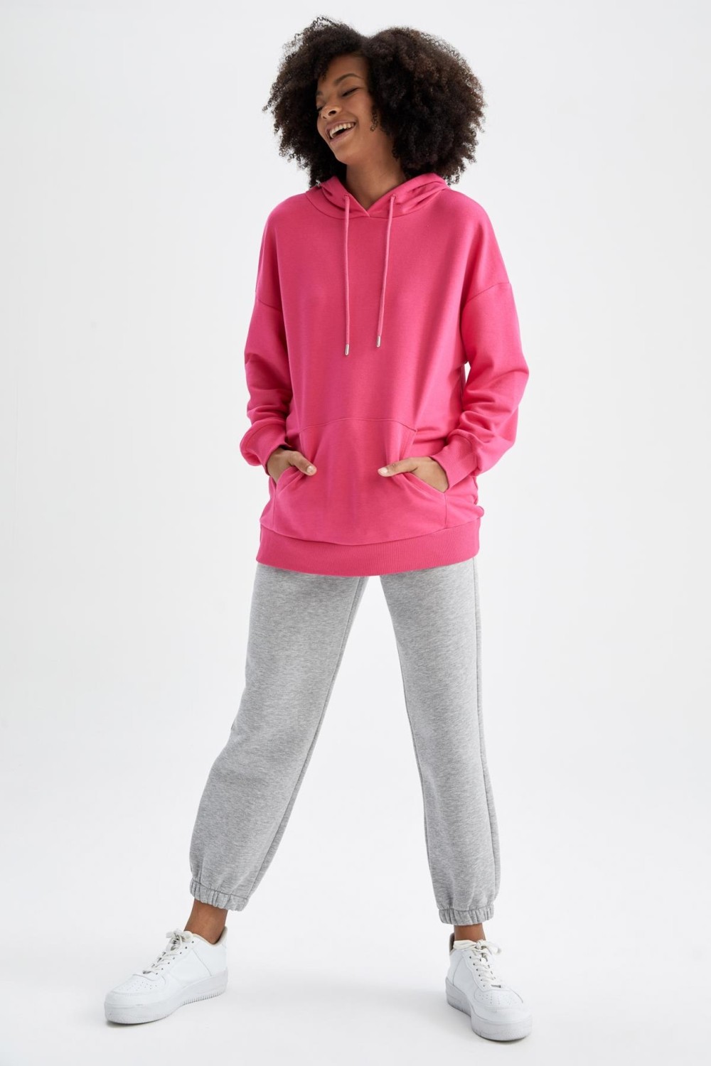 DeFacto Kadın Standart Fit Jogger Eşofman Altı S7370AZ22WN Pamuklu Kalın Kumaş ile Rahatlık görsel 4