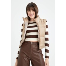 DeFacto lim Fit Dik Yaka Crop Yelek Z8655AZ22AU