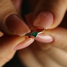 By Milo Jewellery Tourmaline Yeşil Üçgen Altın Yüzük