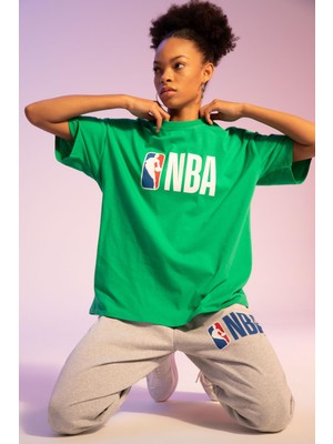 DeFacto Fit NBA Oversize Fit Bisiklet Yaka Kısa Kollu Örme Tişört X2993AZ22SM