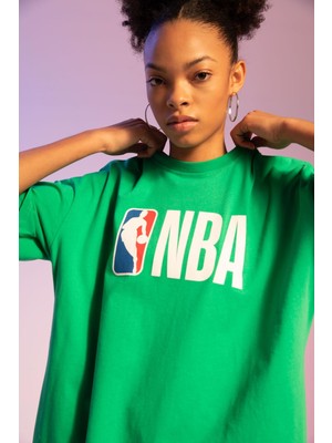 DeFacto Fit NBA Oversize Fit Bisiklet Yaka Kısa Kollu Örme Tişört X2993AZ22SM