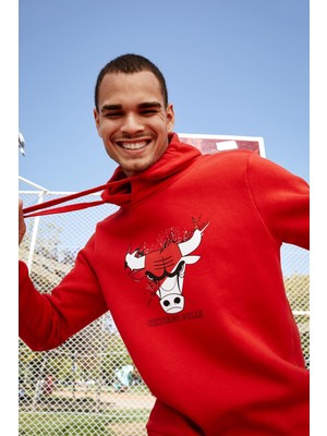 DeFacto NBA Lisanslı Chicago Bulls Baskılı Regular Fit Kapüşonlu Pamuklu Sweatshirt U9864AZ21AU