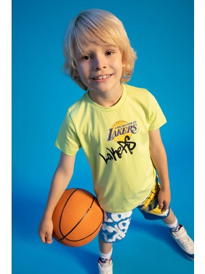 DeFacto Erkek Çocuk NBA Los Angeles Lakers Regular Fit Bisiklet Yaka Kısa Kollu Tişört X6903A622SM