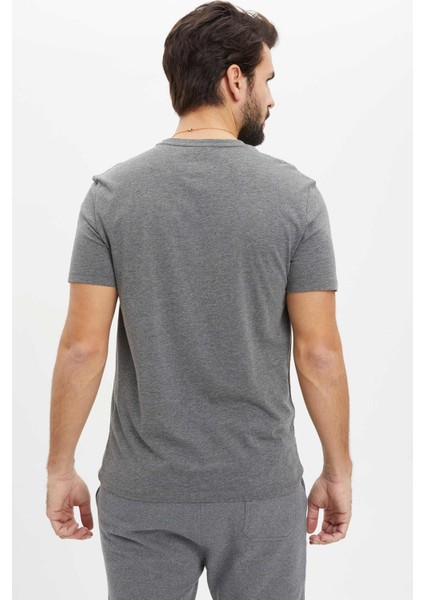 Slim Fit V Yaka Basic Tişört M7669AZ20SP fırsatları