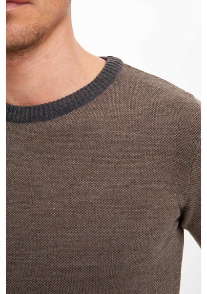 Slim Fit Bisiklet Yaka Yamalı Kol Detaylı Triko Kazak R1110AZ20WN fırsatları