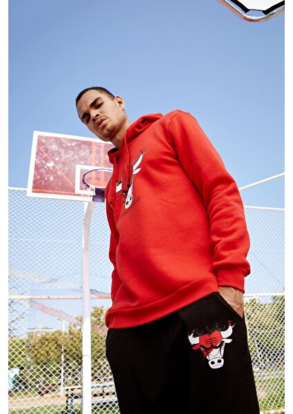 NBA Lisanslı Chicago Bulls Baskılı Regular Fit Kapüşonlu Pamuklu Sweatshirt U9864AZ21AU