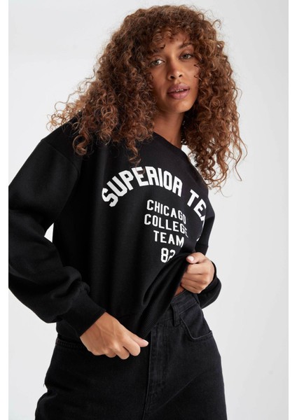 Regular Fit Bisiklet Yaka Uzun Kollu Sweatshirt V1786AZ21AU fırsatları