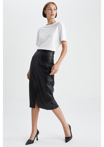 Regular Fit Bisiklet Yaka Basic Düz Penye Kısa Kollu Tişört fiyatları