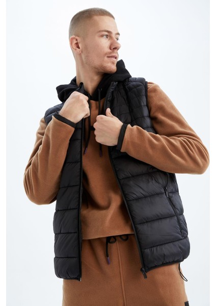 Fit Standart Fit Dik Yaka Ultra Hafif Cepli Puffer Şişme Yelek W7016AZ23SP