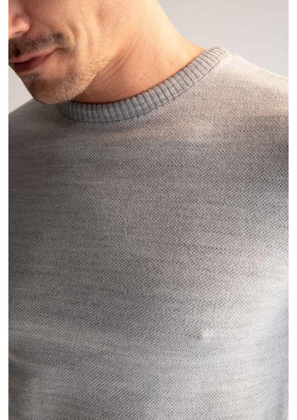 Slim Fit Bisiklet Yaka Yamalı Kol Detaylı Triko Kazak R1110AZ22WN modelleri