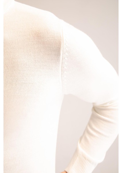 Slim Fit Yarım Balıkçı Yaka Triko Kazak R1127AZ22WN fırsatları
