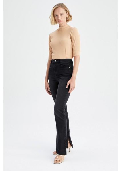 Slim Fit Yarım Balıkçı Yaka Kısa Kollu Tişört V6845AZ22AU fiyatları