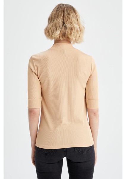 Slim Fit Yarım Balıkçı Yaka Kısa Kollu Tişört V6845AZ22AU fırsatları