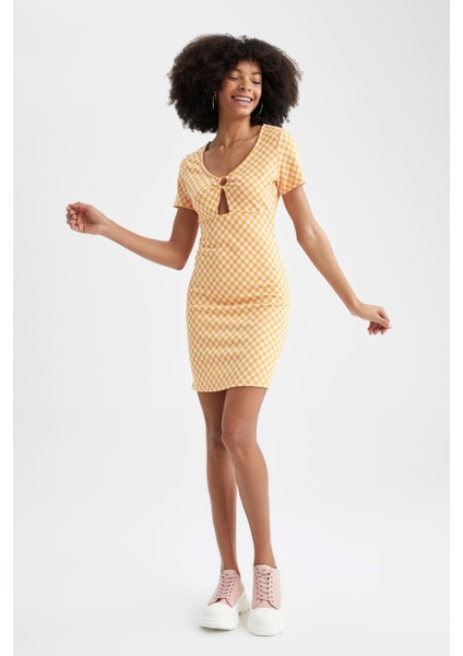 Bodycon Yuvarlak Yaka Pötikareli Dekolteli Kısa Kollu Mini Elbise X4614AZ22SP fiyatları