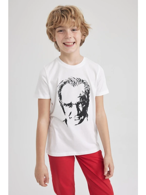 DeFacto Erkek Çocuk 23 Nisan Çocuk Bayramı Atatürk Baskılı Pamuklu Penye Kısa Kollu Beyaz Tişört W9131A623SM