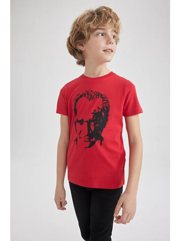 DeFacto Erkek Çocuk 23 Nisan Çocuk Bayramı Atatürk Baskılı Pamuklu Penye Kısa Kollu Kırmızı Tişört W9131A623SM
