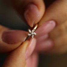 By Milo Jewellery Daisy Çapraz Taş Detaylı Altın Yüzük