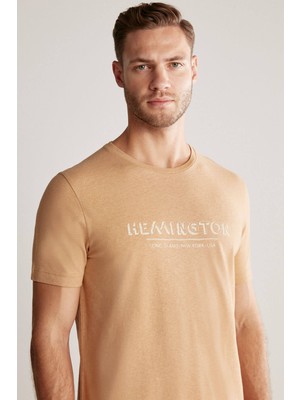 Hemington Baskılı Keten Pamuk Karışım Camel T-Shirt