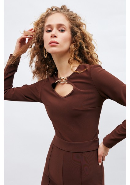 Zincir Detaylı Bluz - Kahve