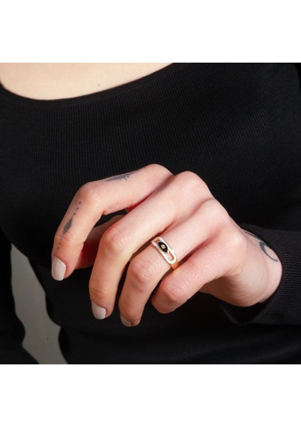 Beyaz Mineli Siyah Göz Yüzük