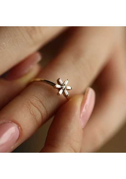 Daisy Taş Detaylı Altın Yüzük