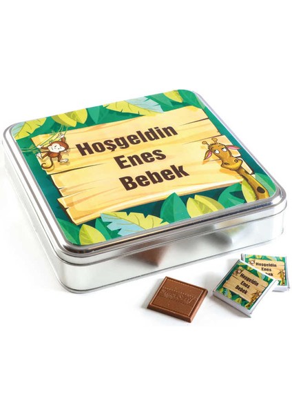 Etiket Baskılı Erkek Bebek Çikolatası (Kare Metal Kutu) 100 Adet Madlen fiyatları