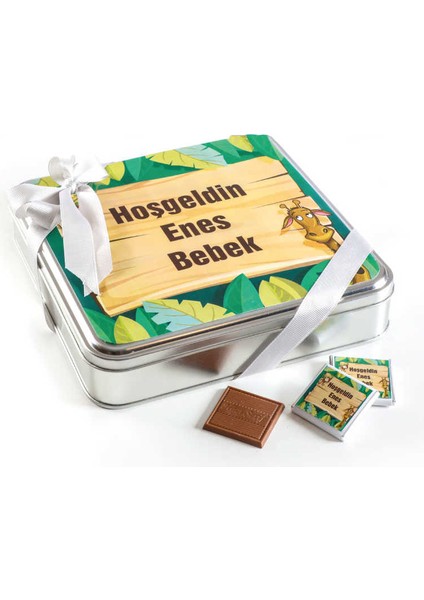 Etiket Baskılı Erkek Bebek Çikolatası (Kare Metal Kutu) 100 Adet Madlen modelleri