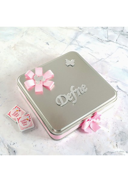 Pembe Bebek 48 Adet Madlen Çikolata Metal Kutu + Kolonya Hediyeli fiyatları
