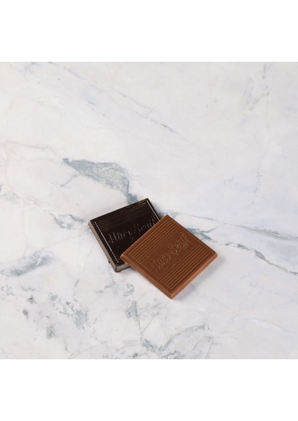 Pleksi Yıldız Figürlü Siyah Kurdeleli Bebek Çikolatası + Draje fırsatları